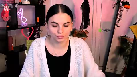 elara_mi online show from 11/02/25, 12:07