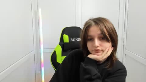 Evie online show from 04/12/26, 07:02