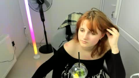 Snapshot of elara_muse chatting on 06/11/26, 01:20 Evie online show from 06/11/26, 01:20