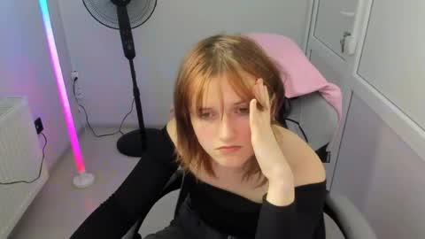 Snapshot of elara_muse chatting on 06/18/26, 02:10 Evie online show from 06/18/26, 02:10