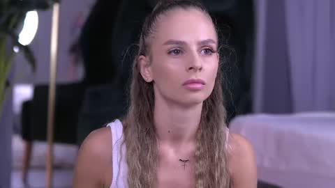 Snapshot of elarashine chatting on 09/12/25, 09:04 elarashine online show from 09/12/25, 09:04