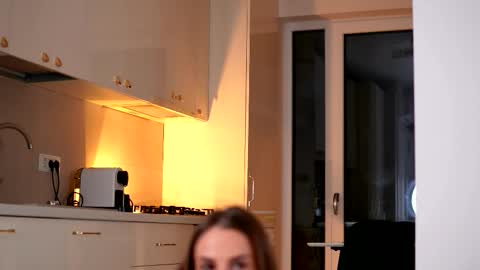 Snapshot of elarashine chatting on 03/16/26, 08:24 elarashine online show from 03/16/26, 08:24