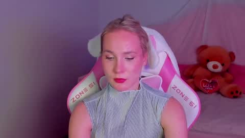 elaravoltage online show from 04/25/26, 05:54