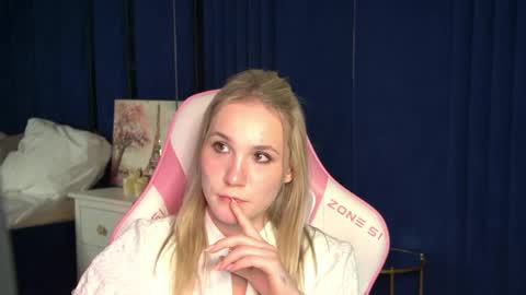 Snapshot of elaravoltage chatting on 04/28/26, 05:29 elaravoltage online show from 04/28/26, 05:29