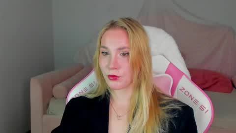 Snapshot of elaravoltage chatting on 05/06/26, 05:14 elaravoltage online show from 05/06/26, 05:14
