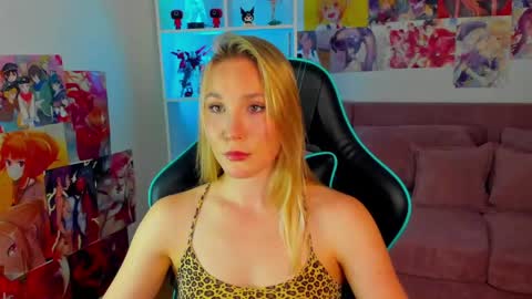Snapshot of elaravoltage chatting on 05/19/26, 05:14 elaravoltage online show from 05/19/26, 05:14