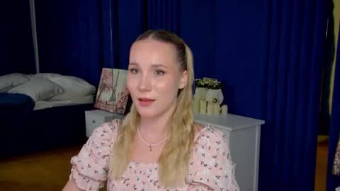 Snapshot of elaravoltage chatting on 07/18/26, 05:17 elaravoltage online show from 07/18/26, 05:17