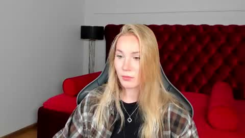 Snapshot of elaravoltage chatting on 08/10/26, 05:00 elaravoltage online show from 08/10/26, 05:00