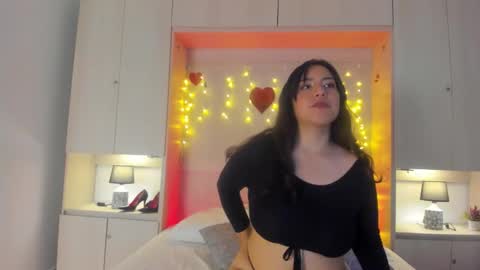 Snapshot of elarey_ chatting on 03/12/26, 12:00 elarey_ online show from 03/12/26, 12:00