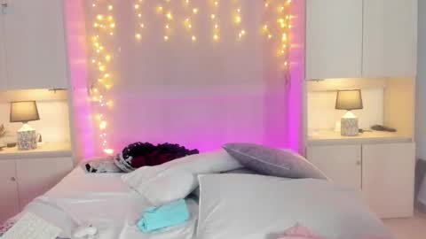 Snapshot of elarey_ chatting on 03/27/26, 02:39 elarey_ online show from 03/27/26, 02:39