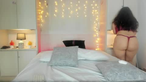 Snapshot of elarey_ chatting on 04/25/26, 01:41 elarey_ online show from 04/25/26, 01:41