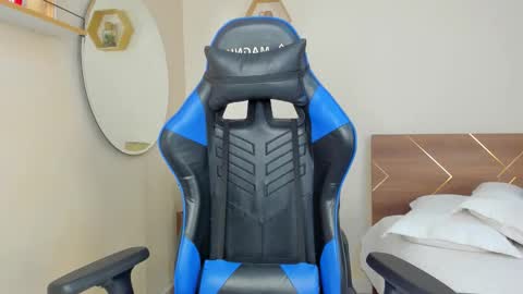 Snapshot of elawalker1 chatting on 10/28/25, 09:28 Ela online show from 10/28/25, 09:28