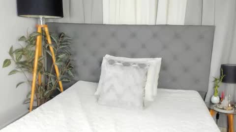 Snapshot of elawalker1 chatting on 11/17/25, 08:36 Ela online show from 11/17/25, 08:36