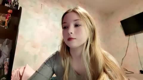 MIa online show from 04/11/26, 01:43