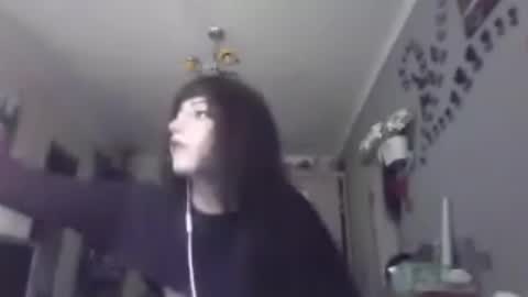 Snapshot of elaynetanton chatting on 05/24/26, 07:46 Lia online show from 05/24/26, 07:46
