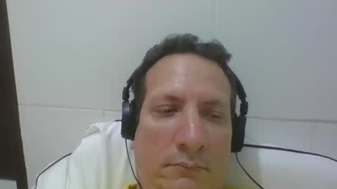 Snapshot of elcamello6 chatting on 12/18/24, 10:51 elcamello6 online show from 12/18/24, 10:51