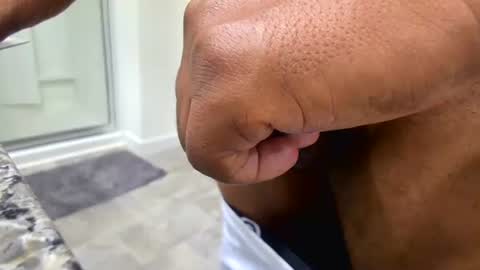 Snapshot of eldongue2024 chatting on 12/04/25, 01:48 eldongue2024 online show from 12/04/25, 01:48