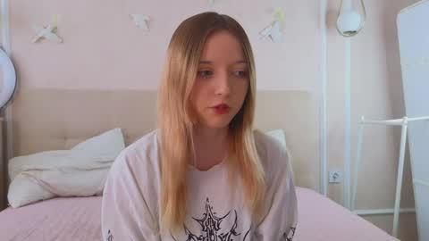 Snapshot of eleanorahurley chatting on 03/22/26, 10:07 Ill be anything for you online show from 03/22/26, 10:07