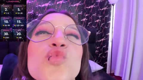 Snapshot of elecktra_sweet chatting on 03/03/25, 07:39 Elecktra online show from 03/03/25, 07:39