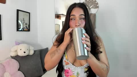 Snapshot of electra_hunt chatting on 06/06/26, 11:09 Electra- Please help me reach 100 likes online show from 06/06/26, 11:09
