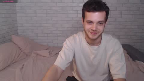 Snapshot of electric_smile chatting on 12/01/24, 04:40 Alex online show from 12/01/24, 04:40