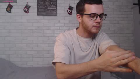 Snapshot of electric_smile chatting on 01/03/25, 07:29 Alex online show from 01/03/25, 07:29