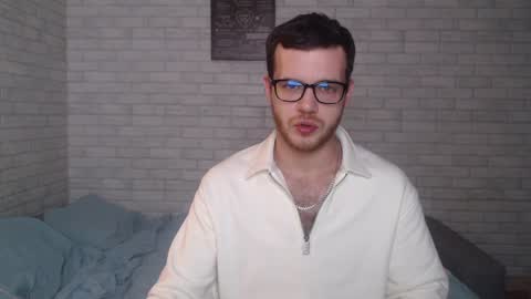 Snapshot of electric_smile chatting on 01/17/25, 06:33 Alex online show from 01/17/25, 06:33