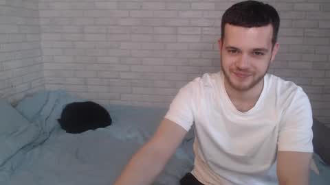 Snapshot of electric_smile chatting on 02/16/25, 01:27 Alex online show from 02/16/25, 01:27