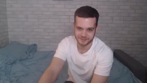 Snapshot of electric_smile chatting on 02/16/25, 04:32 Alex online show from 02/16/25, 04:32