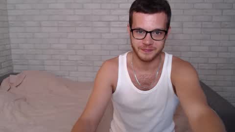 Snapshot of electric_smile chatting on 09/19/25, 02:29 Alex online show from 09/19/25, 02:29