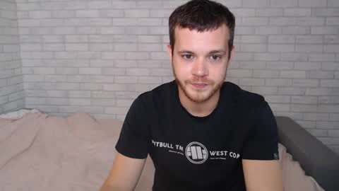 Snapshot of electric_smile chatting on 09/21/25, 08:05 Alex online show from 09/21/25, 08:05