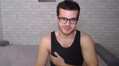 Snapshot of electric_smile chatting on 10/10/25, 07:46 Alex online show from 10/10/25, 07:46