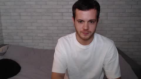 Snapshot of electric_smile chatting on 10/12/25, 04:39 Alex online show from 10/12/25, 04:39