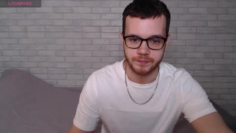 Snapshot of electric_smile chatting on 03/20/26, 05:23 Alex online show from 03/20/26, 05:23