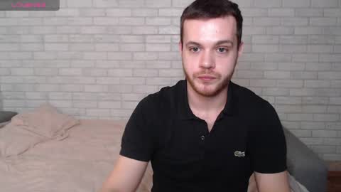 Snapshot of electric_smile chatting on 04/19/26, 05:34 Alex online show from 04/19/26, 05:34