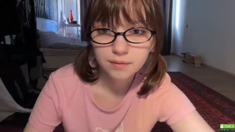 Snapshot of electric_woman chatting on 06/18/26, 01:48 Aleksa online show from 06/18/26, 01:48