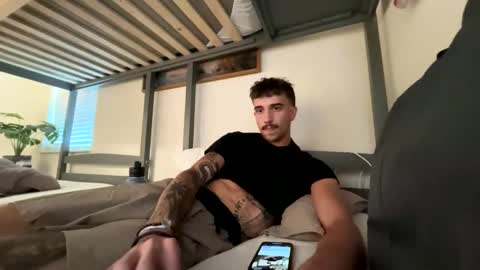 Snapshot of electron448 chatting on 10/18/25, 08:53 electron448 online show from 10/18/25, 08:53