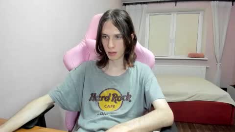 Snapshot of eleganc3 chatting on 09/10/25, 09:37 eleganc3 online show from 09/10/25, 09:37