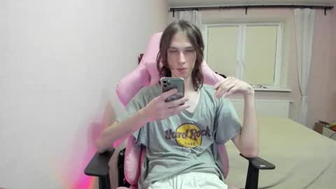 Snapshot of eleganc3 chatting on 10/26/25, 09:10 eleganc3 online show from 10/26/25, 09:10