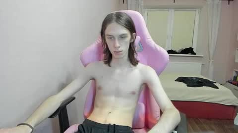 Snapshot of eleganc3 chatting on 11/10/25, 07:57 eleganc3 online show from 11/10/25, 07:57