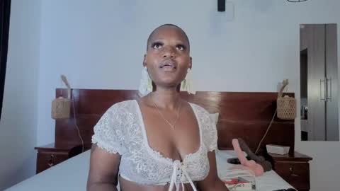 Snapshot of elegant_ebony chatting on 06/04/26, 11:05 Nika online show from 06/04/26, 11:05