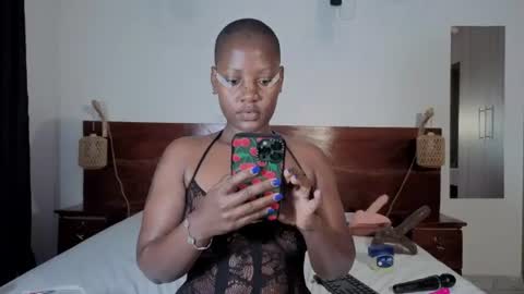 Snapshot of elegant_ebony chatting on 06/14/26, 03:47 Nika online show from 06/14/26, 03:47