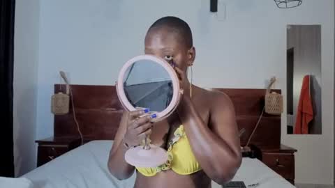 Snapshot of elegant_ebony chatting on 06/17/26, 09:12 Nika online show from 06/17/26, 09:12