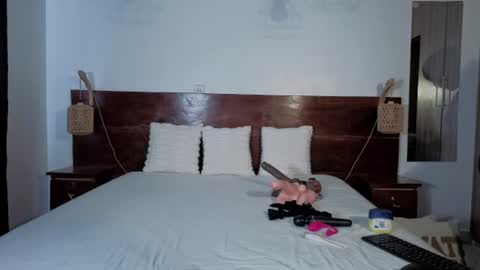 Snapshot of elegant_ebony chatting on 07/10/26, 10:51 Nika online show from 07/10/26, 10:51