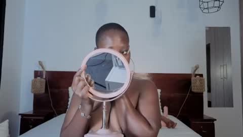 Snapshot of elegant_ebony chatting on 07/25/26, 10:57 Nika online show from 07/25/26, 10:57