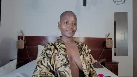 Snapshot of elegant_ebony chatting on 07/28/26, 02:18 Nika online show from 07/28/26, 02:18