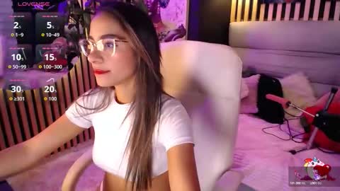 Snapshot of elegant_rouse chatting on 10/05/25, 09:45 Rouse online show from 10/05/25, 09:45