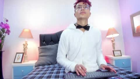 Snapshot of elegant_wolf chatting on 12/31/24, 02:51 Elegant online show from 12/31/24, 02:51