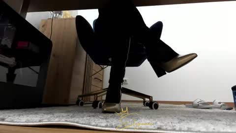 eleganzavogue online show from 11/20/25, 10:04