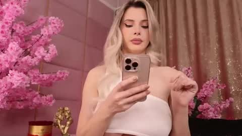 Eleine online show from 12/01/25, 09:20